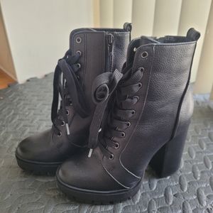 Steve Madden Laurie Platform laceup bootied